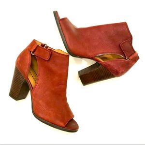 NWOB Lucky Brand brown red open toe booties Size 9